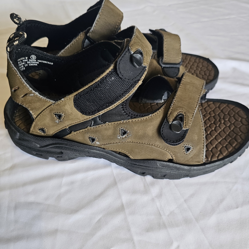 Faded Glory Men's Brown and Black Sandals - Picture 8 of 16